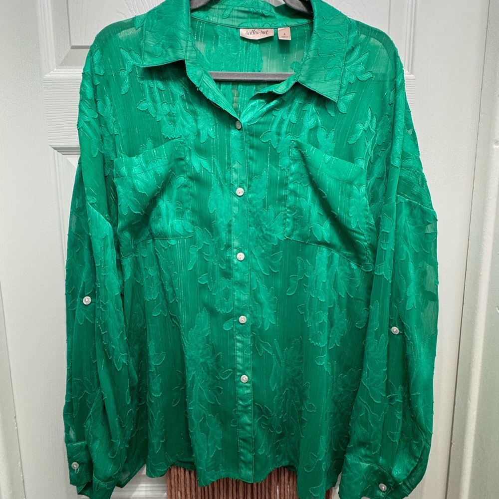 Metallic Jacquard Blouse
From | Brand: Buckle | Willow & Root
